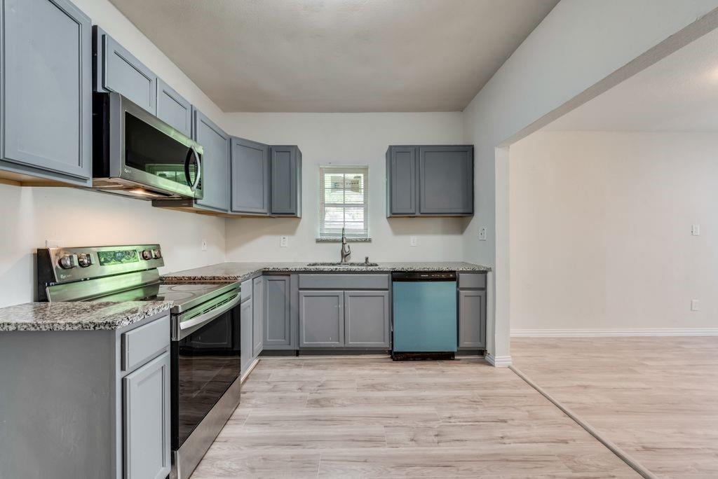 2704 Rosen Avenue Fort Worth, TX 76164 - Photo 8 of 17