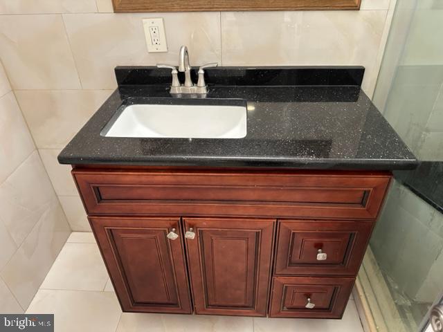 567 Edison Drive Hightstown, NJ 08520 - Photo 31 of 60 Downstairs Bathroom