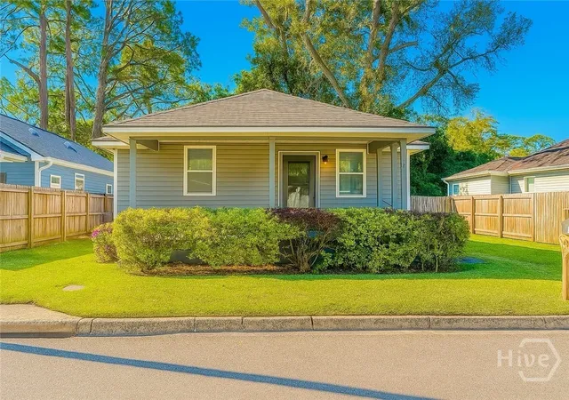 $2,400 | 1827 Greenville Street, Savannah, GA 31404