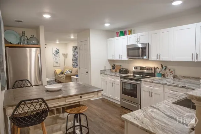 $2,400 | 1827 Greenville Street, Savannah, GA 31404