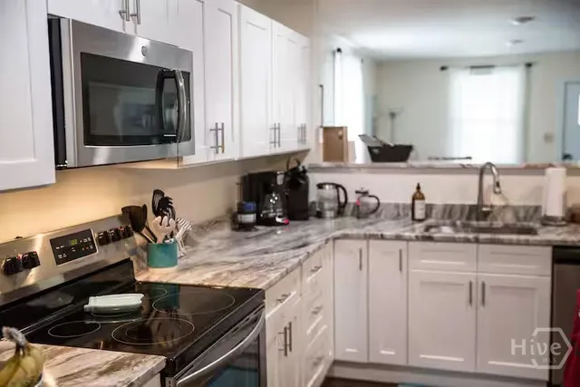 $2,400 | 1827 Greenville Street, Savannah, GA 31404