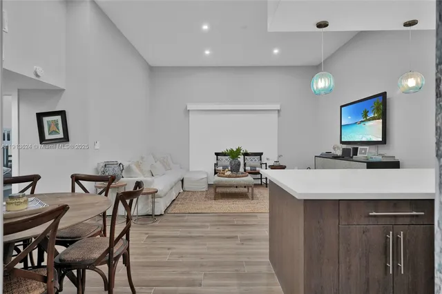 $2,950 | 5555 Collins Avenue, Unit 3E, Miami Beach, FL 33140