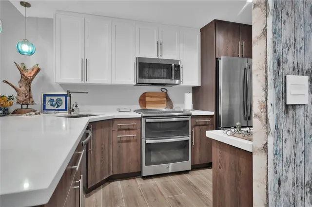 $2,950 | 5555 Collins Avenue, Unit 3E, Miami Beach, FL 33140