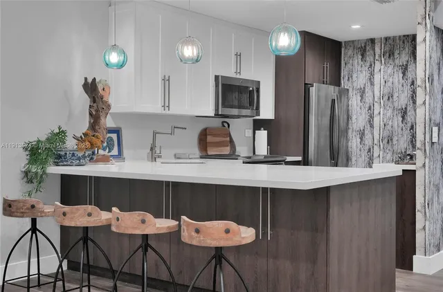 $2,950 | 5555 Collins Avenue, Unit 3E, Miami Beach, FL 33140