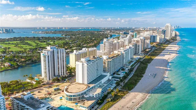 $2,950 | 5555 Collins Avenue, Unit 3E, Miami Beach, FL 33140