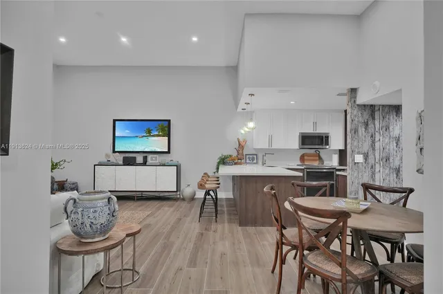 $2,950 | 5555 Collins Avenue, Unit 3E, Miami Beach, FL 33140