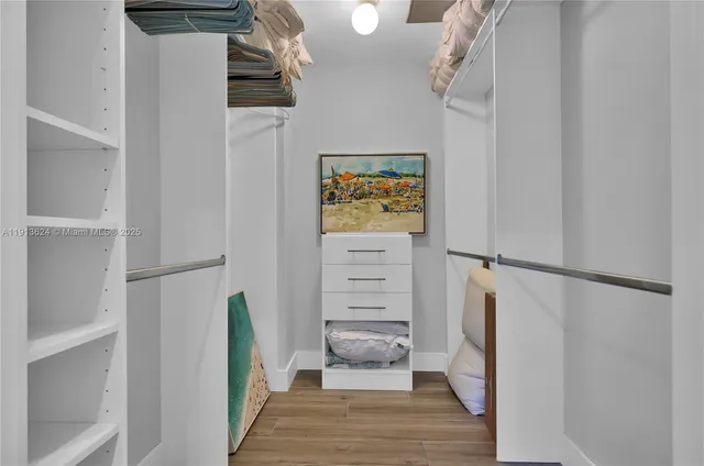 $2,950 | 5555 Collins Avenue, Unit 3E, Miami Beach, FL 33140