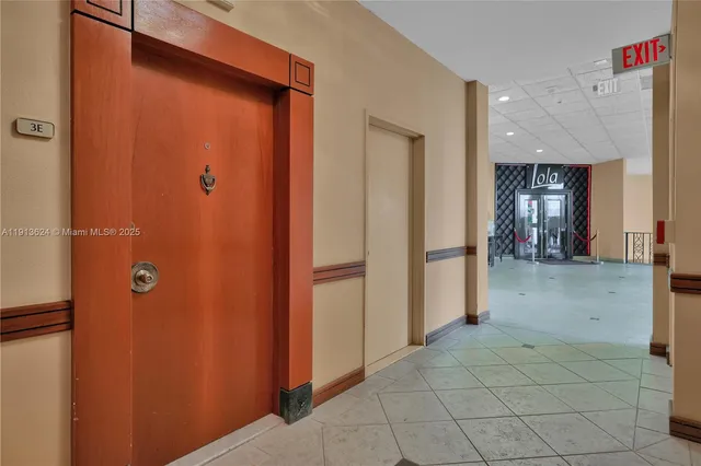 $2,950 | 5555 Collins Avenue, Unit 3E, Miami Beach, FL 33140