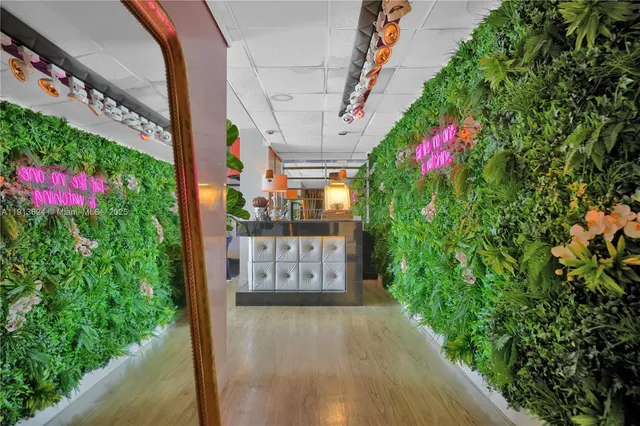 $2,950 | 5555 Collins Avenue, Unit 3E, Miami Beach, FL 33140