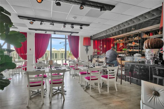 $2,950 | 5555 Collins Avenue, Unit 3E, Miami Beach, FL 33140