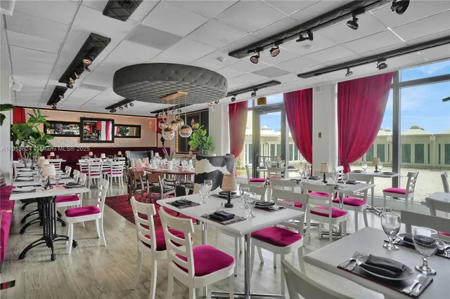 $2,950 | 5555 Collins Avenue, Unit 3E, Miami Beach, FL 33140