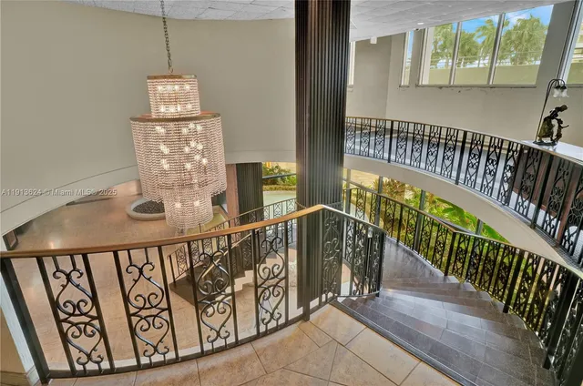 $2,950 | 5555 Collins Avenue, Unit 3E, Miami Beach, FL 33140