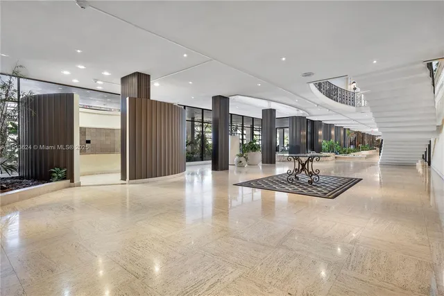 $2,950 | 5555 Collins Avenue, Unit 3E, Miami Beach, FL 33140