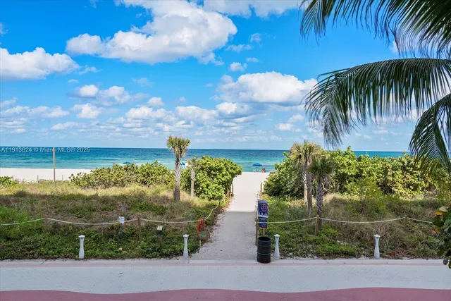 $2,950 | 5555 Collins Avenue, Unit 3E, Miami Beach, FL 33140