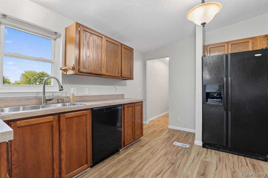 4050 West Thompson Road Linden, MI 48451 - Photo 15 of 36