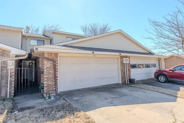 $2,450 | 922 Shady Creek Lane, Bedford, TX 76021