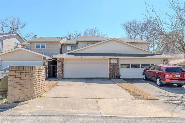 $2,450 | 922 Shady Creek Lane, Bedford, TX 76021