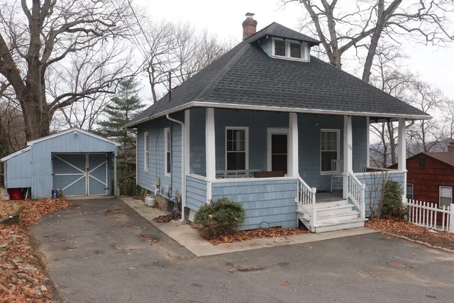 $375,000 | 96 Hillside Avenue, Shelton, CT 06484