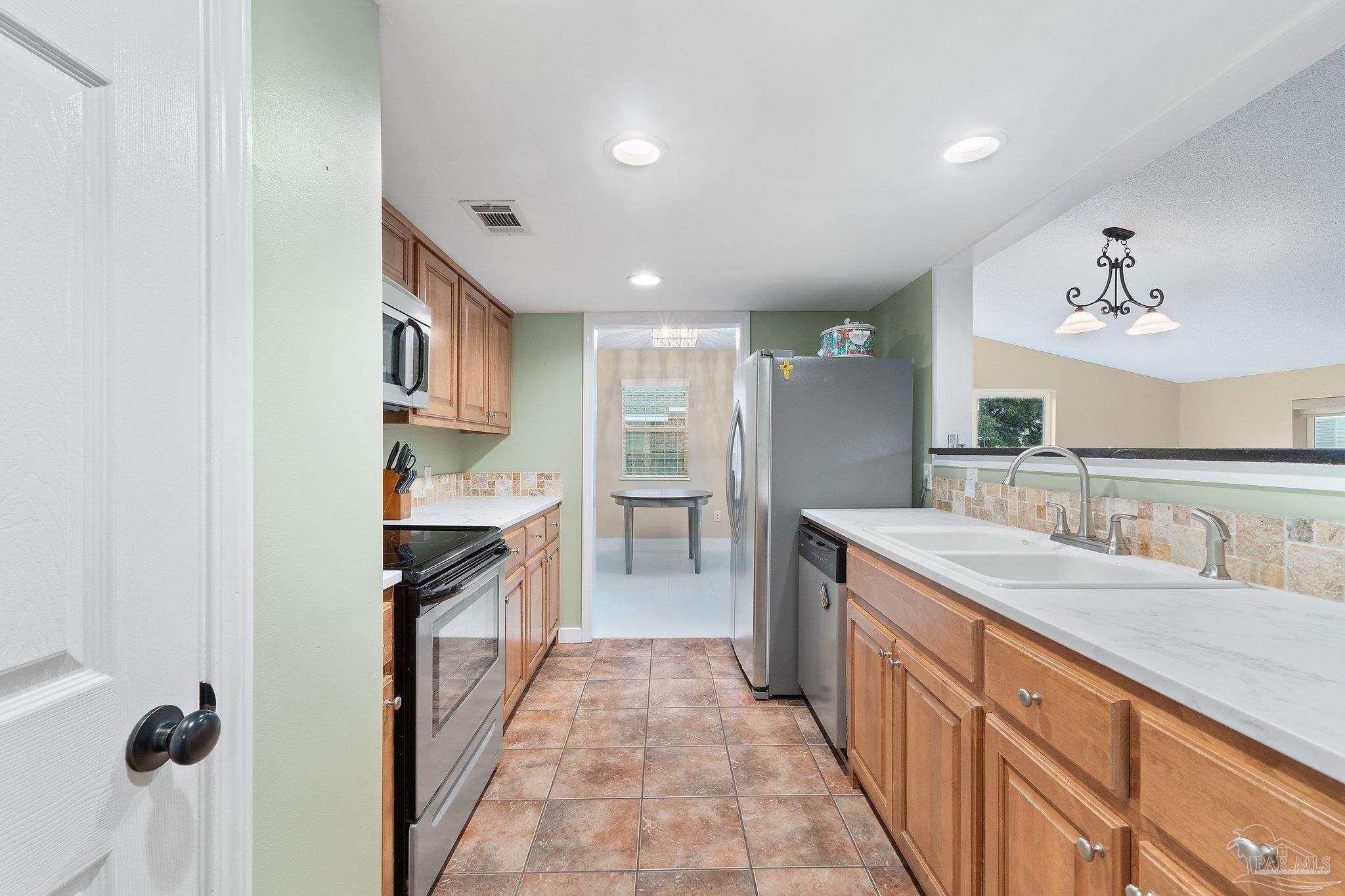 14090 Eitzen Road Pensacola, FL 32507 - Photo 14 of 48 Gallery Image 14