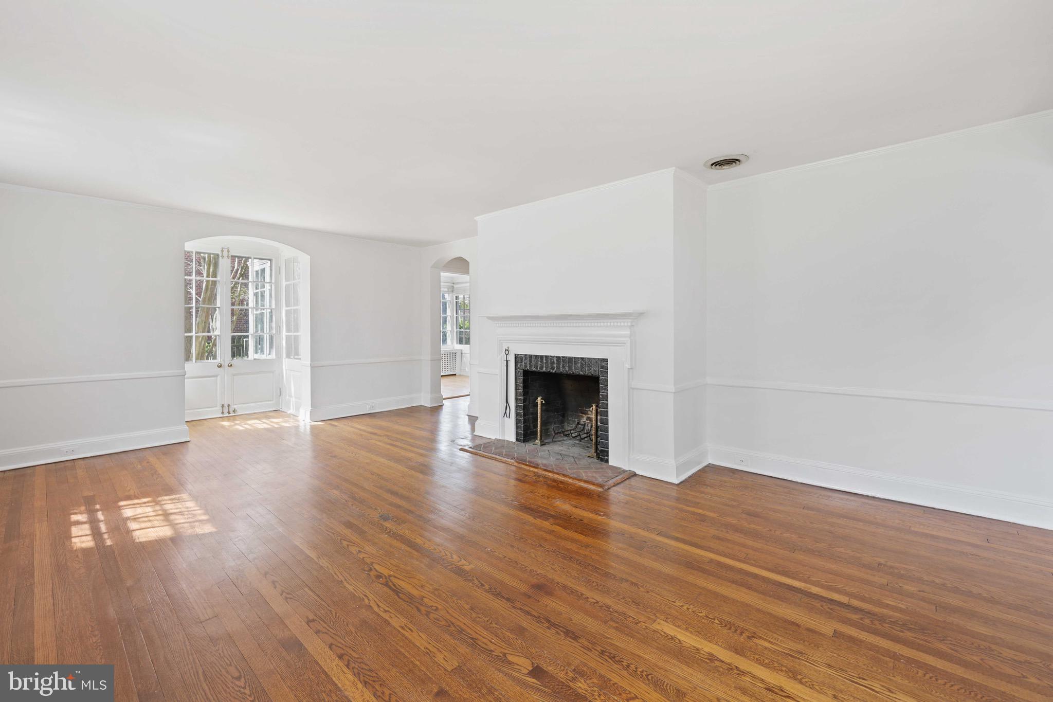 116 Witherspoon Road Baltimore, MD 21212 - Photo 8 of 71 Wood burning fireplace