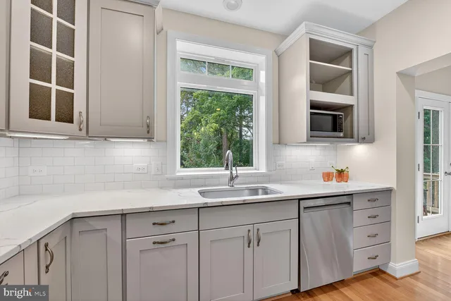 $1,999,990 | 2828 North Van Buren Street, Arlington, VA 22213