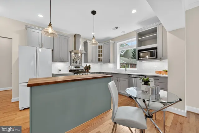 $1,999,990 | 2828 North Van Buren Street, Arlington, VA 22213