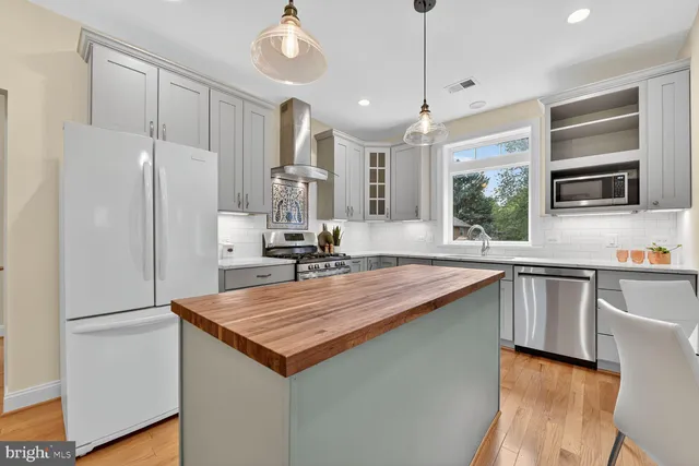 $1,999,990 | 2828 North Van Buren Street, Arlington, VA 22213