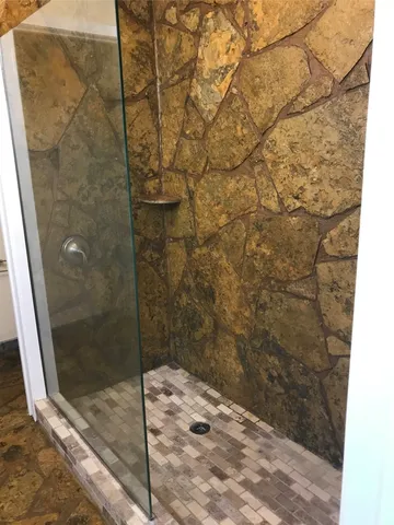 $2,400 | 19600 Bee Creek Tavern Road, Unit B, Spicewood, TX 78669