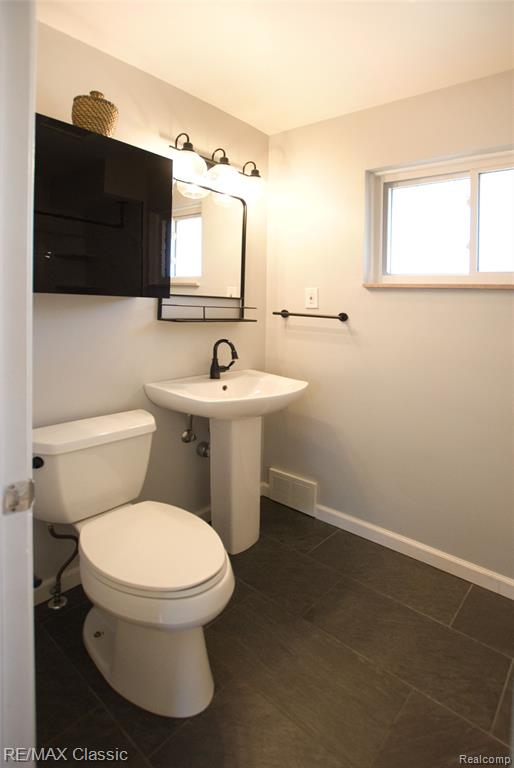 2604 Rochester Road Royal Oak, MI 48073 - Photo 20 of 32
