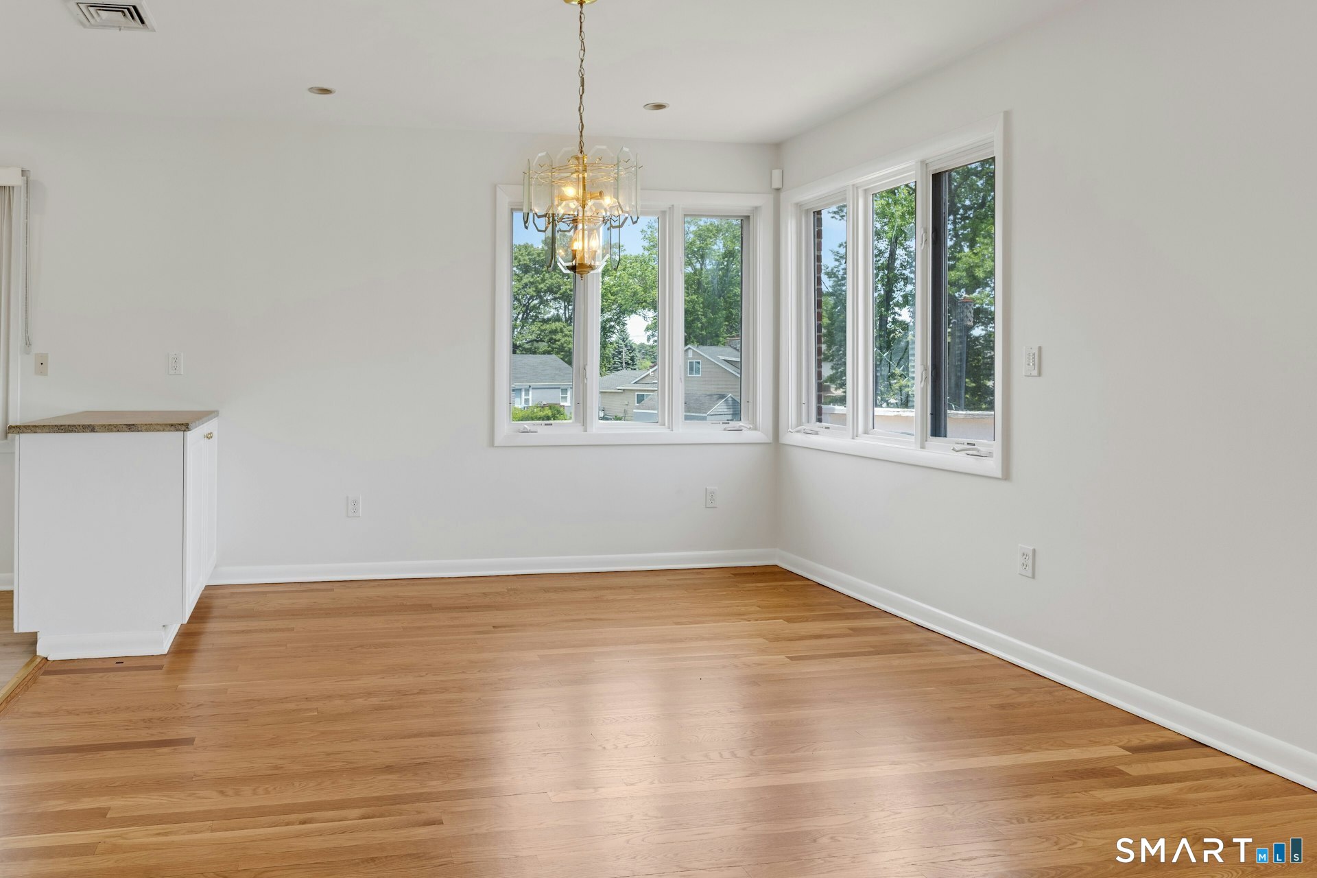 192 Frenchtown Road Bridgeport, CT 06606 - Photo 5 of 28