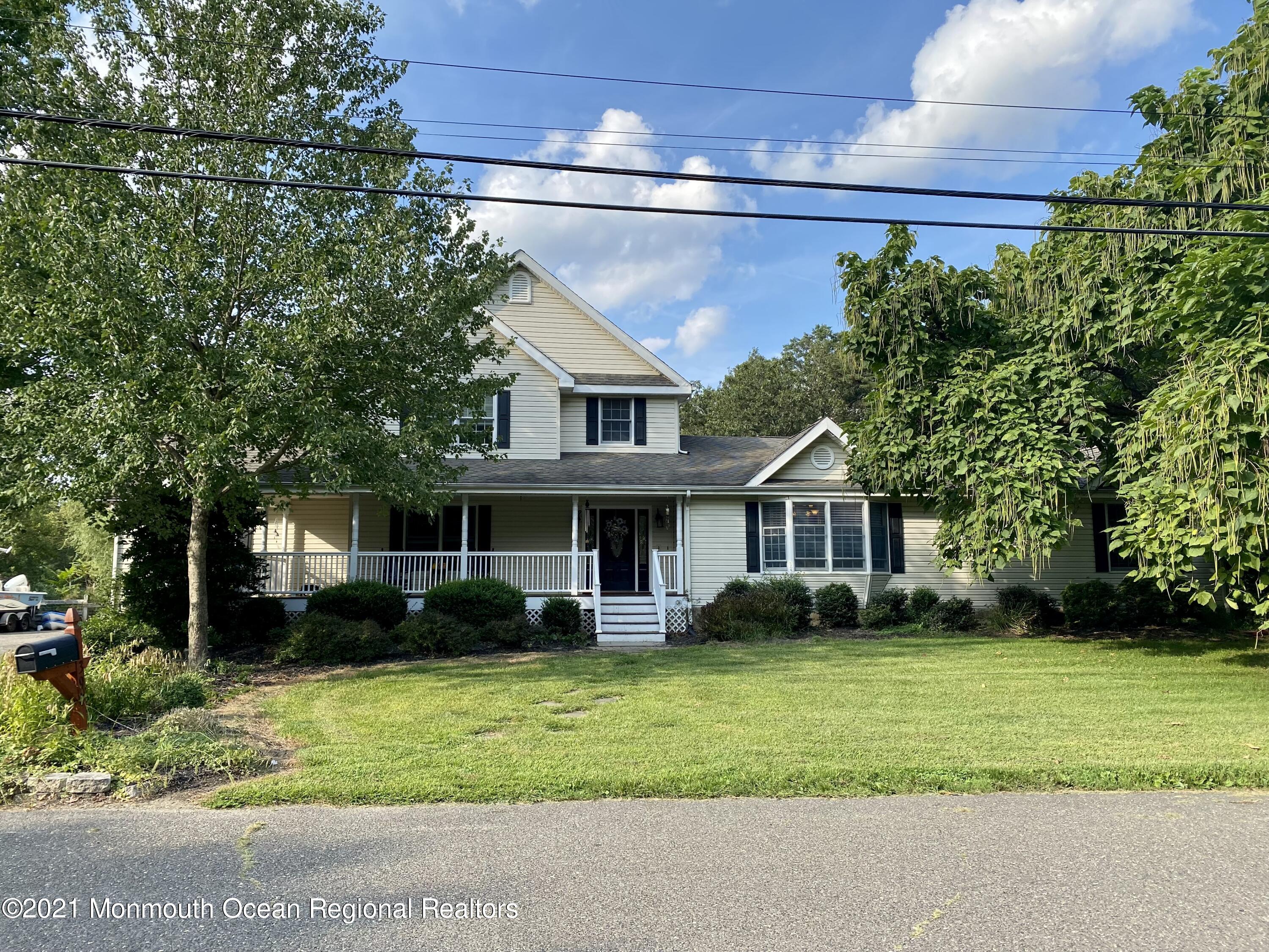 390 Cobain Road Jackson, NJ 08527 - Photo 3 of 53 a front view of a house with a garden