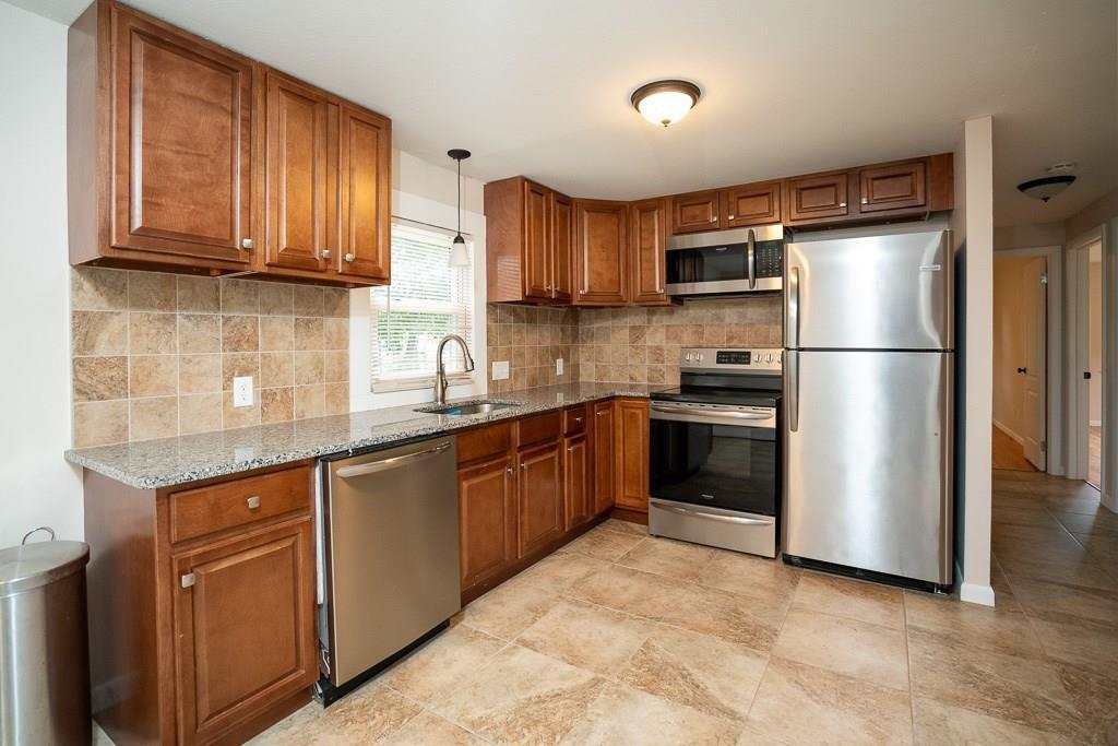 106 Mandalay Road Chicopee, MA 01020 - Photo 3 of 25 Gallery Image 3