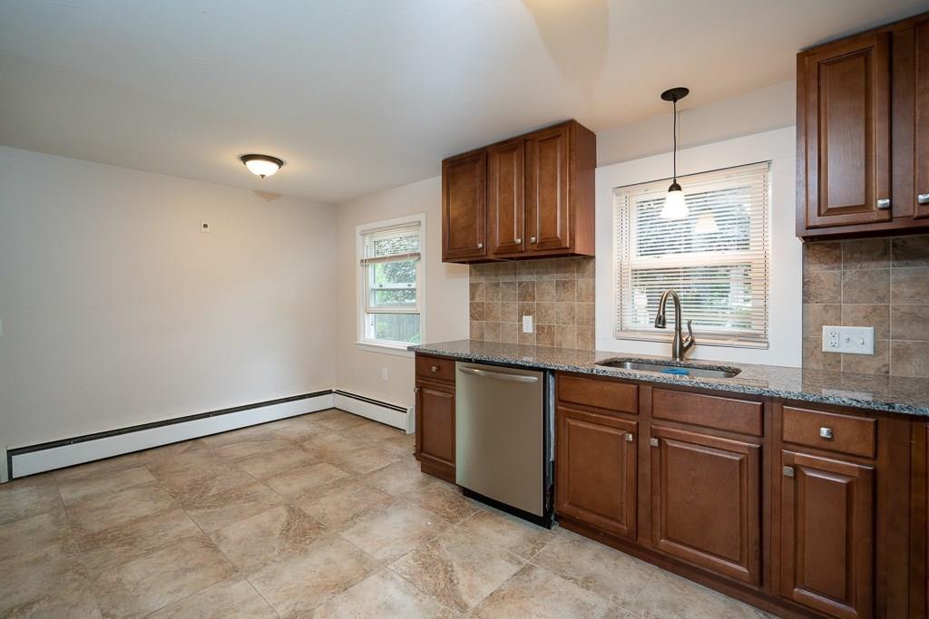 106 Mandalay Road Chicopee, MA 01020 - Photo 4 of 25 Gallery Image 4