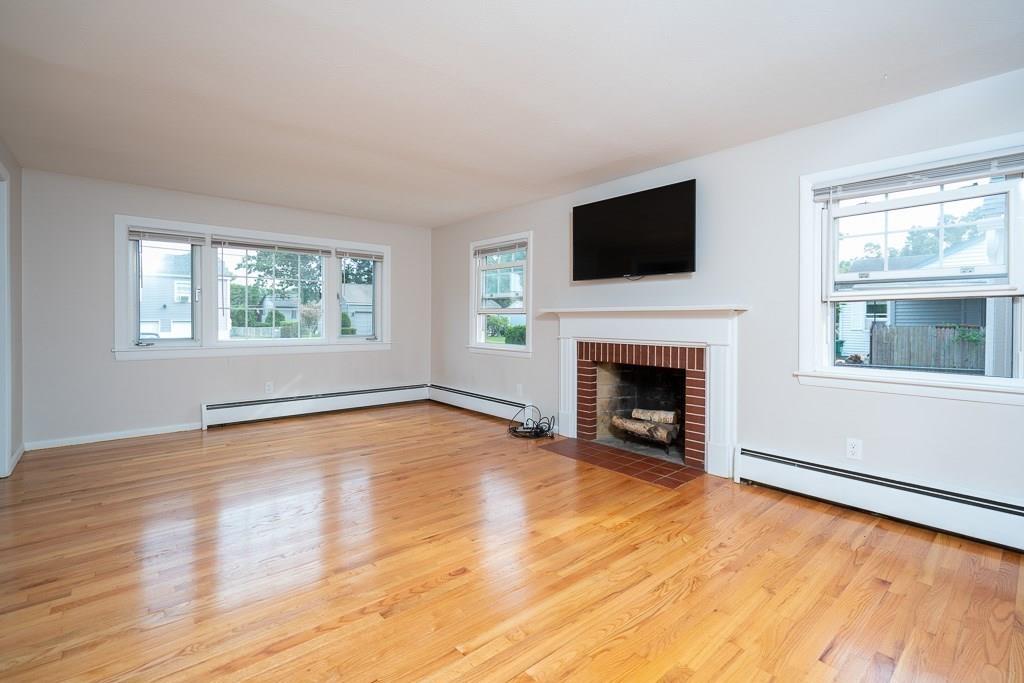 106 Mandalay Road Chicopee, MA 01020 - Photo 6 of 25 Gallery Image 6