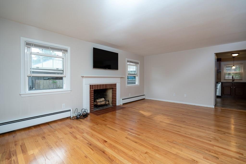 106 Mandalay Road Chicopee, MA 01020 - Photo 7 of 25 Gallery Image 7