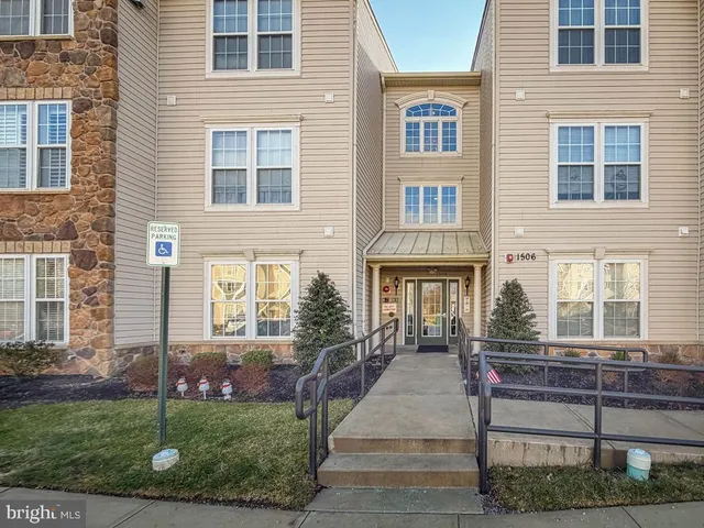 $285,000 | 1506 Moore Street, Unit 301, Bristol, PA 19007