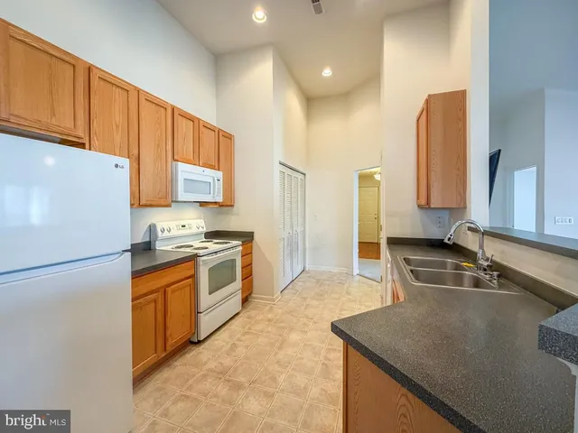 $285,000 | 1506 Moore Street, Unit 301, Bristol, PA 19007