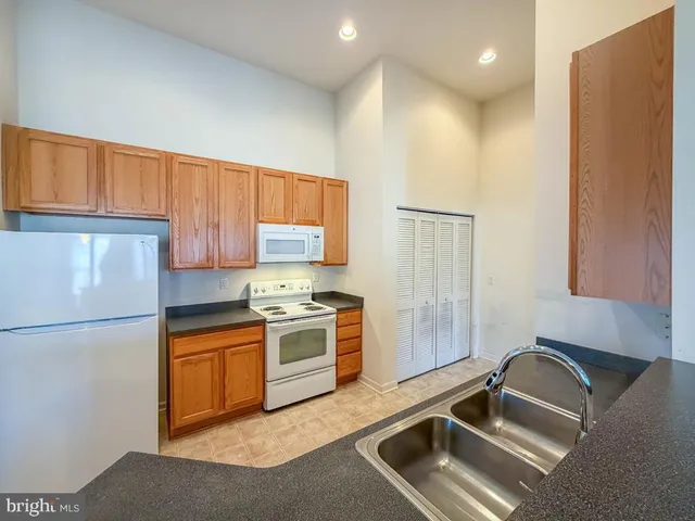 $285,000 | 1506 Moore Street, Unit 301, Bristol, PA 19007