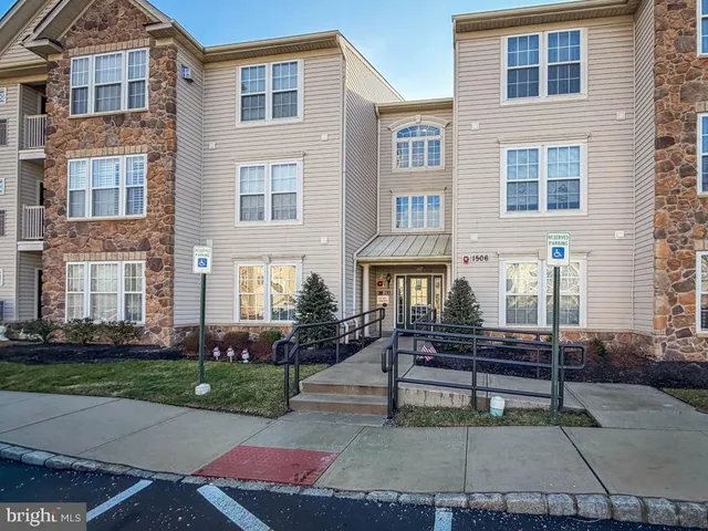$285,000 | 1506 Moore Street, Unit 301, Bristol, PA 19007