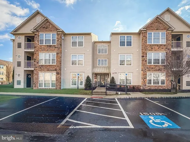 $285,000 | 1506 Moore Street, Unit 301, Bristol, PA 19007