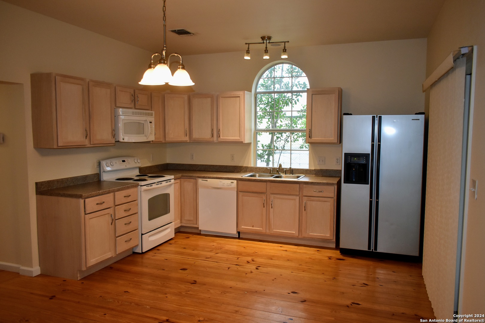 602 B 10th Street Bandera, TX 78003 - Photo 5 of 11