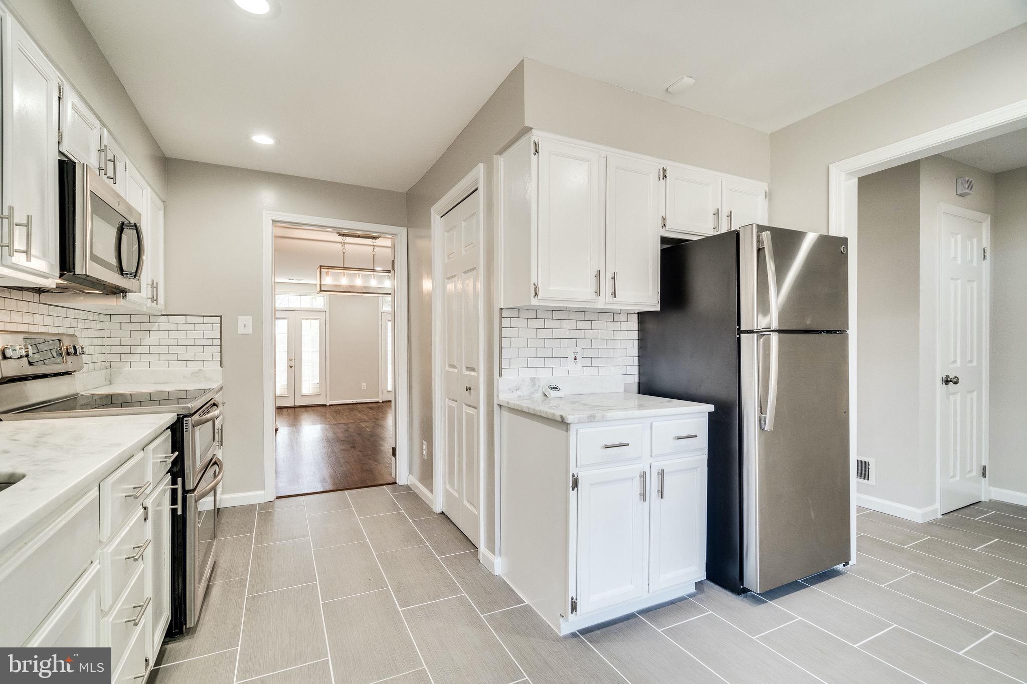408 West Glebe Road Alexandria, VA 22305 - Photo 9 of 62 New countertops, flooring and backsplash