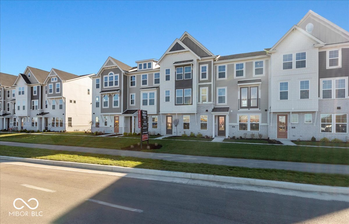 408 Elite Street Westfield, IN 46074 - Photo 2 of 40