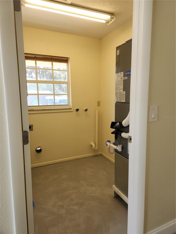 1652 Southwest Harlem Circle Arcadia, FL 34266 - Photo 9 of 17 a view of a room with a window