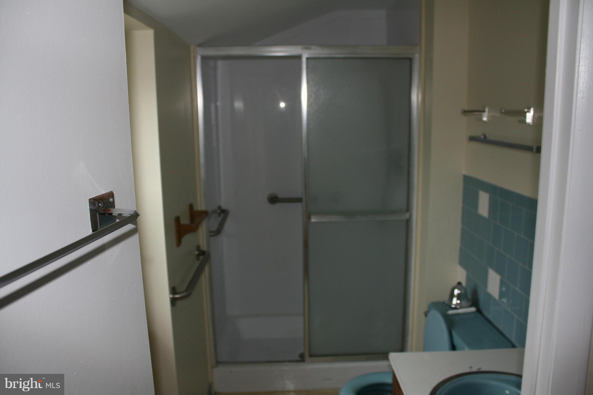 1527 Adamsview Road Catonsville, MD 21228 - Photo 22 of 30 Bath (Master)
