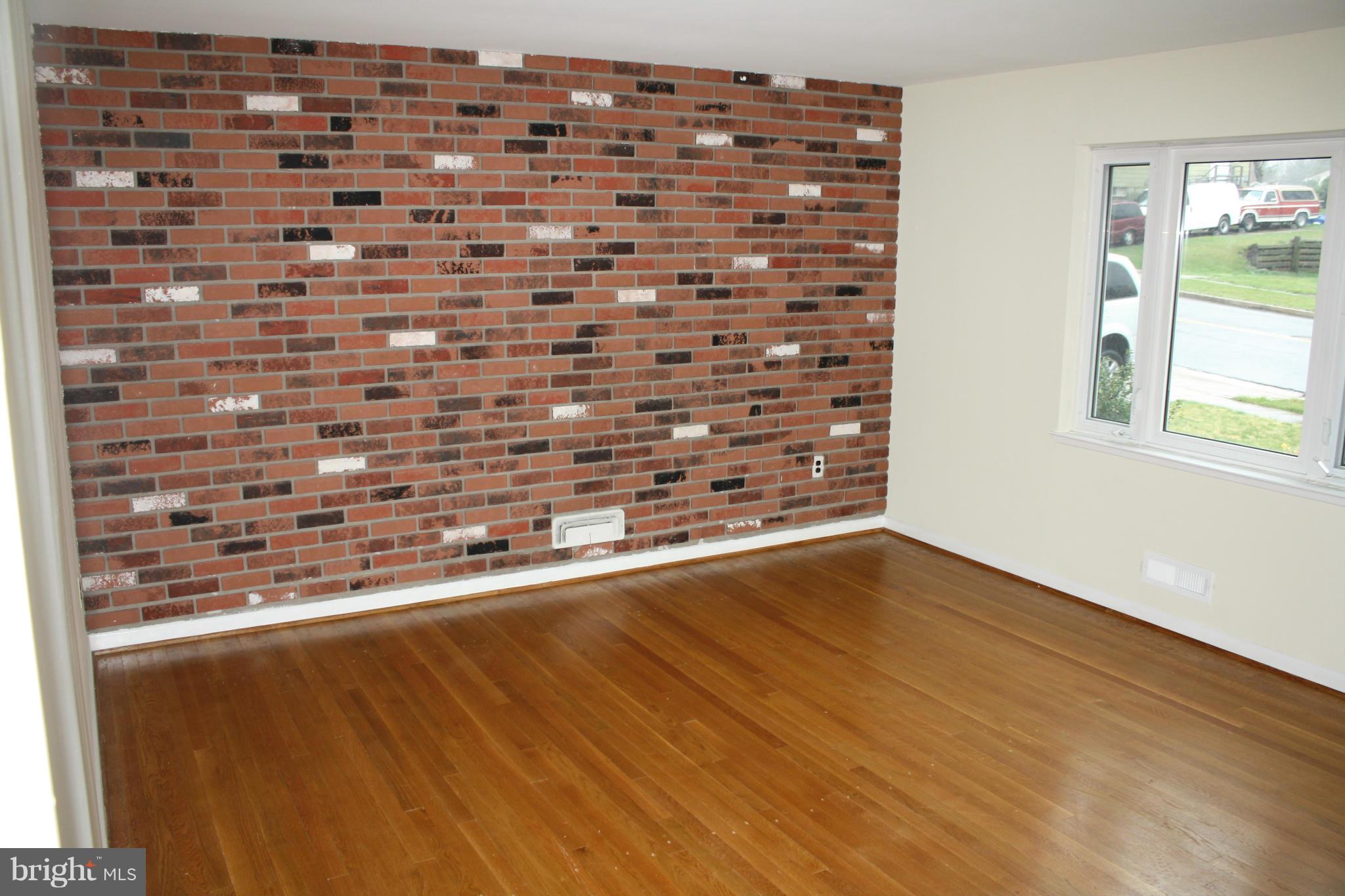 1527 Adamsview Road Catonsville, MD 21228 - Photo 5 of 30 Living Room