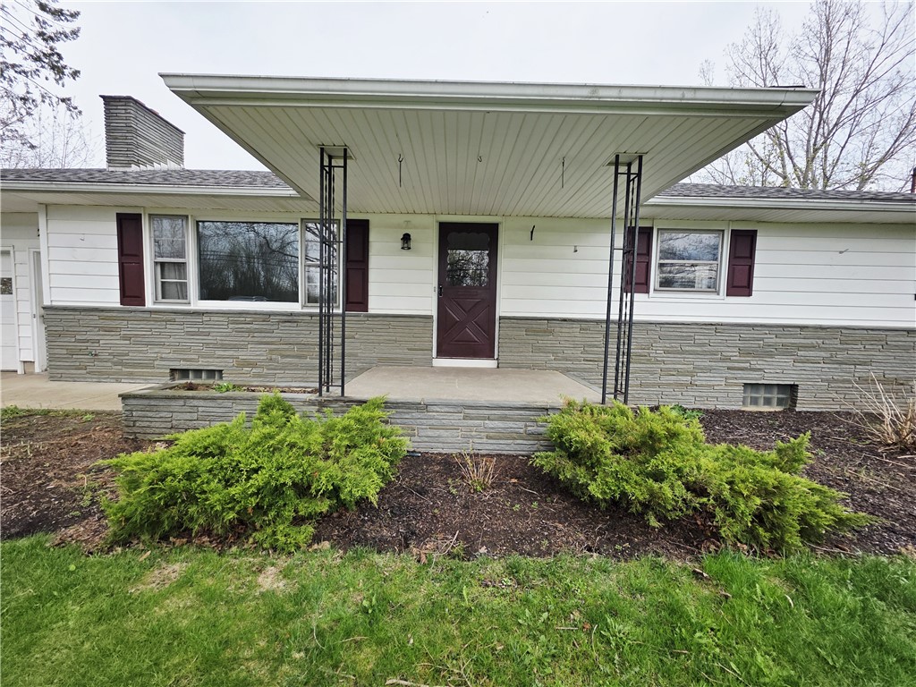 2247 Ridge Road Ontario, NY 14519 - Photo 5 of 36 Welcoming enterance