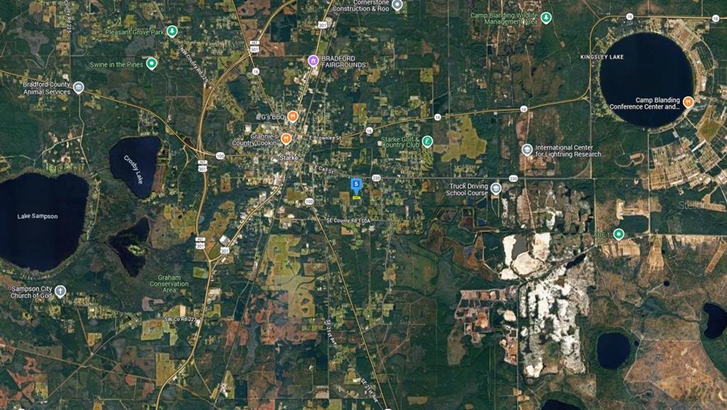 25th Place Starke, FL 32091 - Photo 3 of 5 a backyard of a house with lots of green space and plants