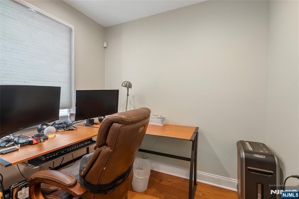 28 Demarest Road Paramus, NJ 07652 - Photo 8 of 32