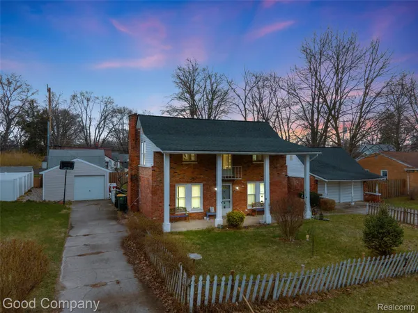 $1,600 | 21560 Collingham Avenue, Farmington, MI 48336